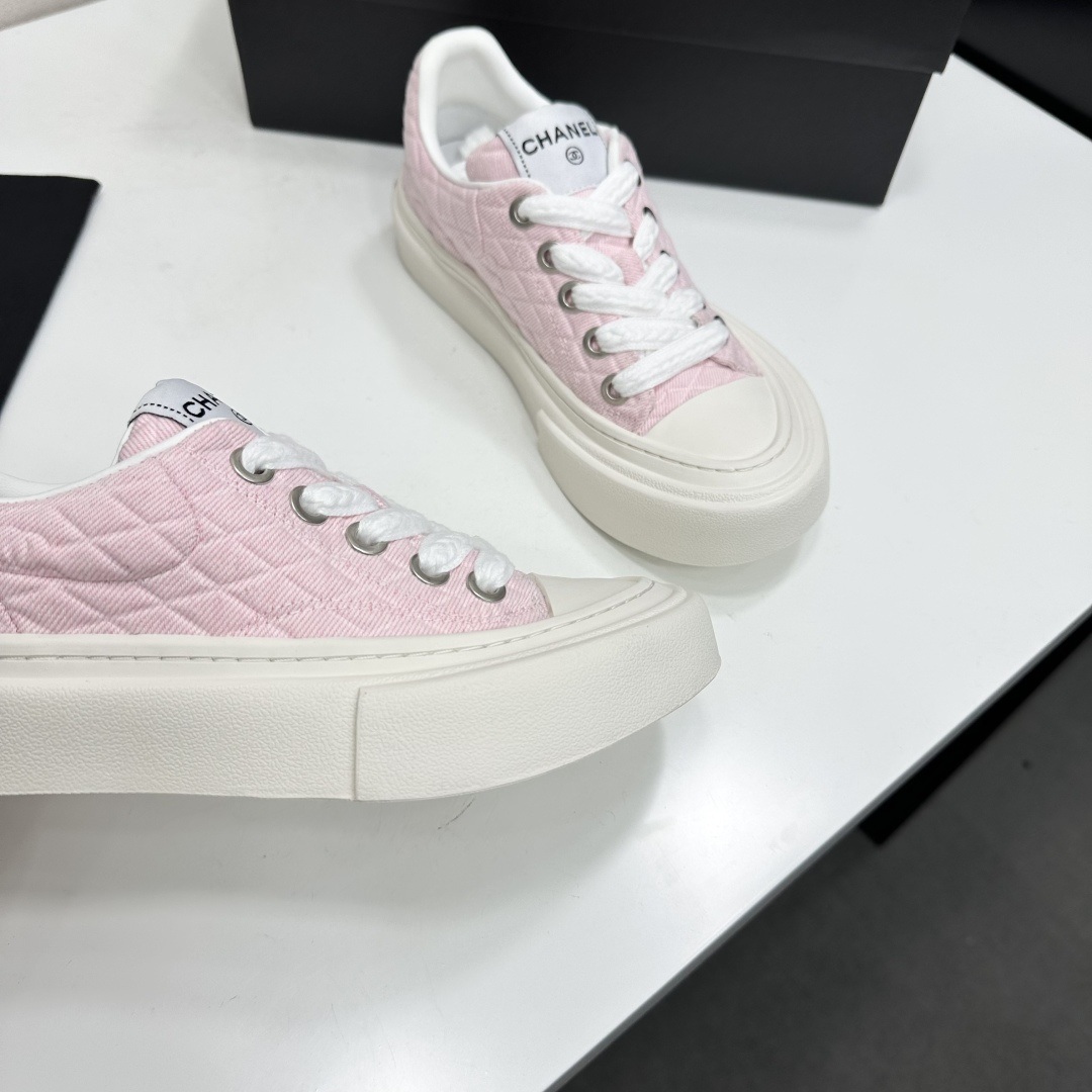 CHANEL Low-Top Casual Sneakers in Genuine Calfskin with Lambskin Lining and Italian Leather Sole
