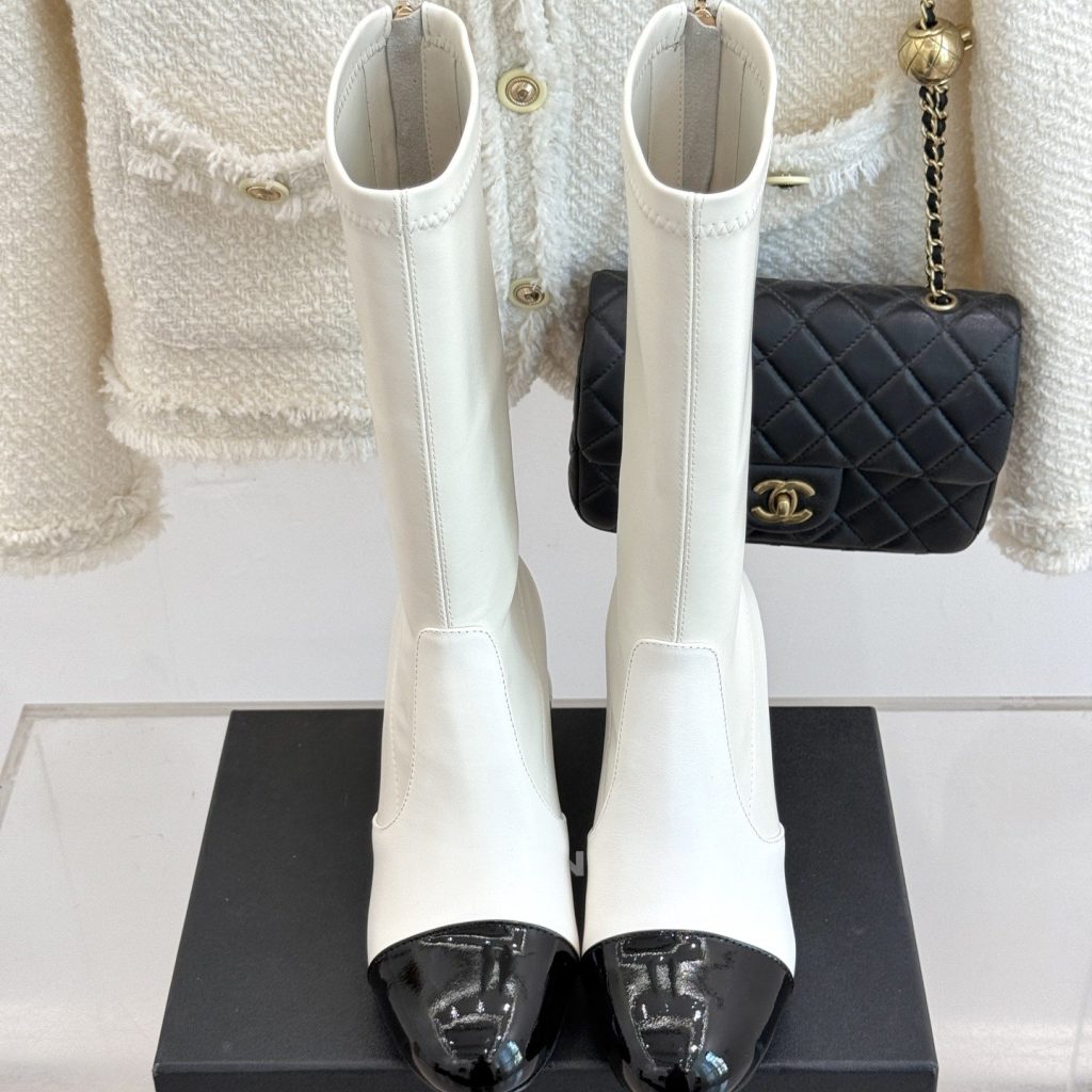 CHANEL Boots in Premium Leather with Molded Rubber Outsole Genuine Lambskin Lining Italian Suede S