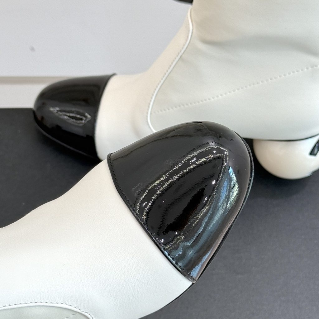 CHANEL Boots in Premium Leather with Molded Rubber Outsole Genuine Lambskin Lining Italian Suede S