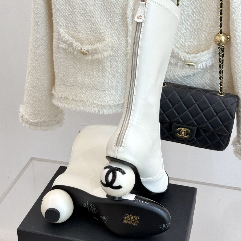 CHANEL Boots in Premium Leather with Molded Rubber Outsole Genuine Lambskin Lining Italian Suede S