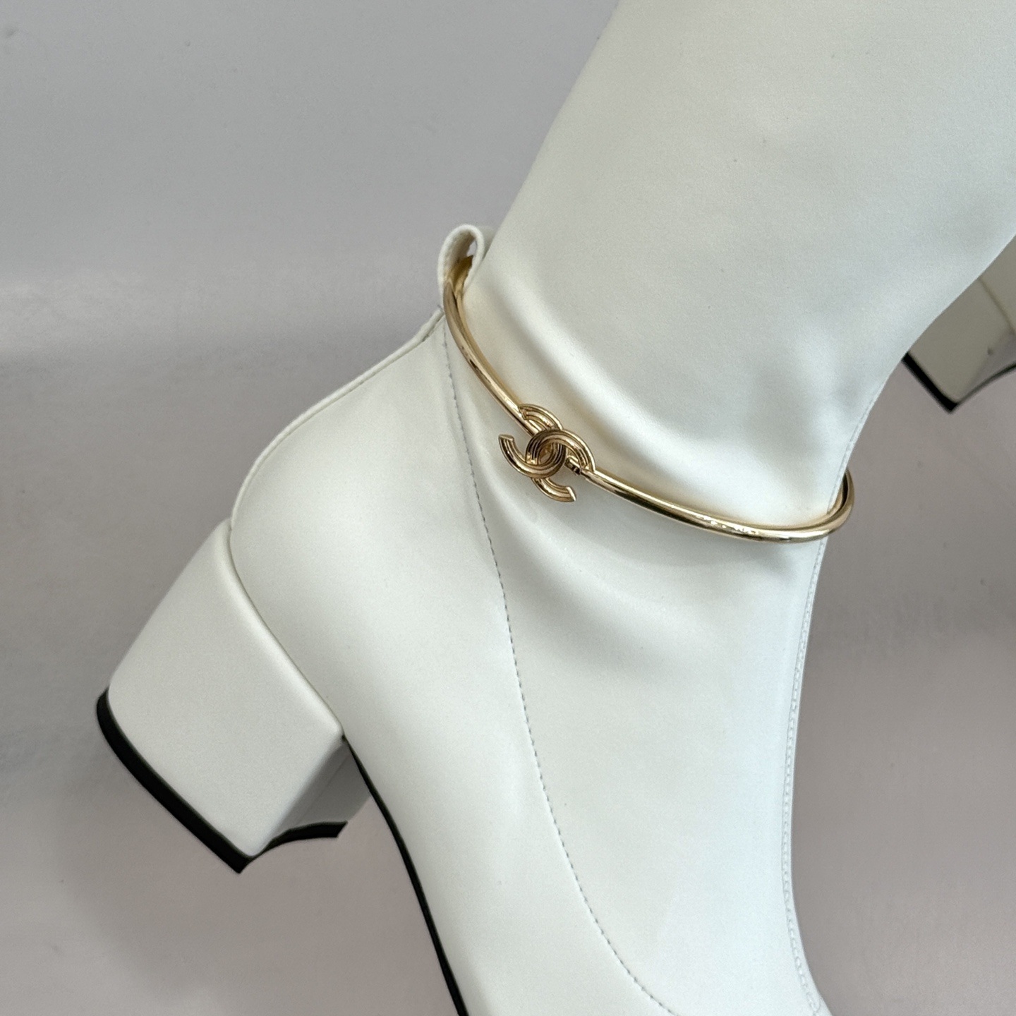 DIOR Sandals in Premium Leather with Molded Rubber Outsole Genuine Lambskin Lining Italian Suede S