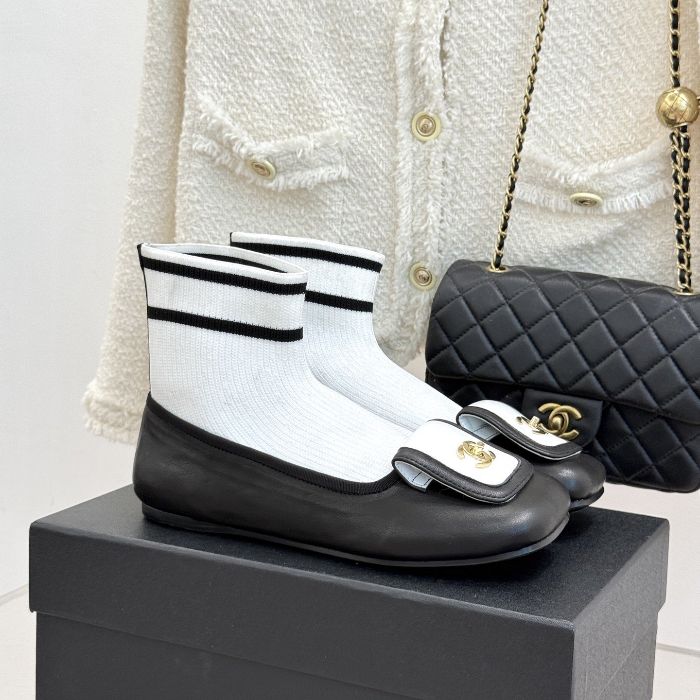 CHANEL Boots in Premium Leather with Molded Rubber Outsole Genuine Lambskin Lining Italian Suede S