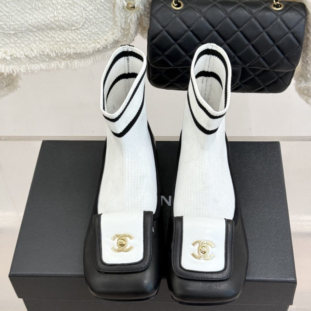 CHANEL Boots in Premium Leather with Molded Rubber Outsole Genuine Lambskin Lining Italian Suede S
