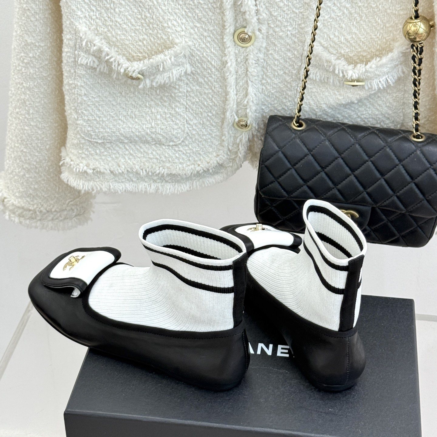 CHANEL Boots in Premium Leather with Molded Rubber Outsole Genuine Lambskin Lining Italian Suede S