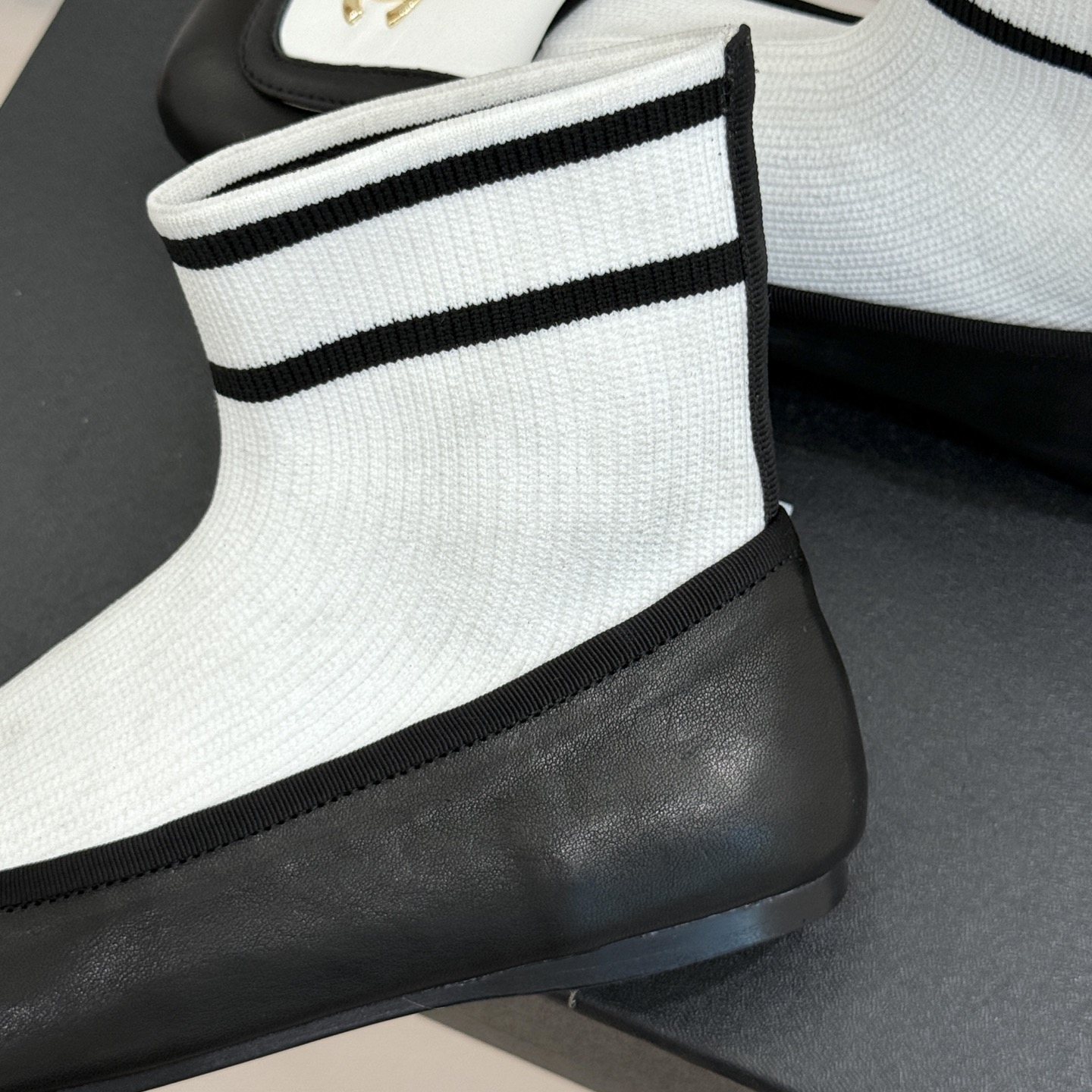 CHANEL Boots in Premium Leather with Molded Rubber Outsole Genuine Lambskin Lining Italian Suede S