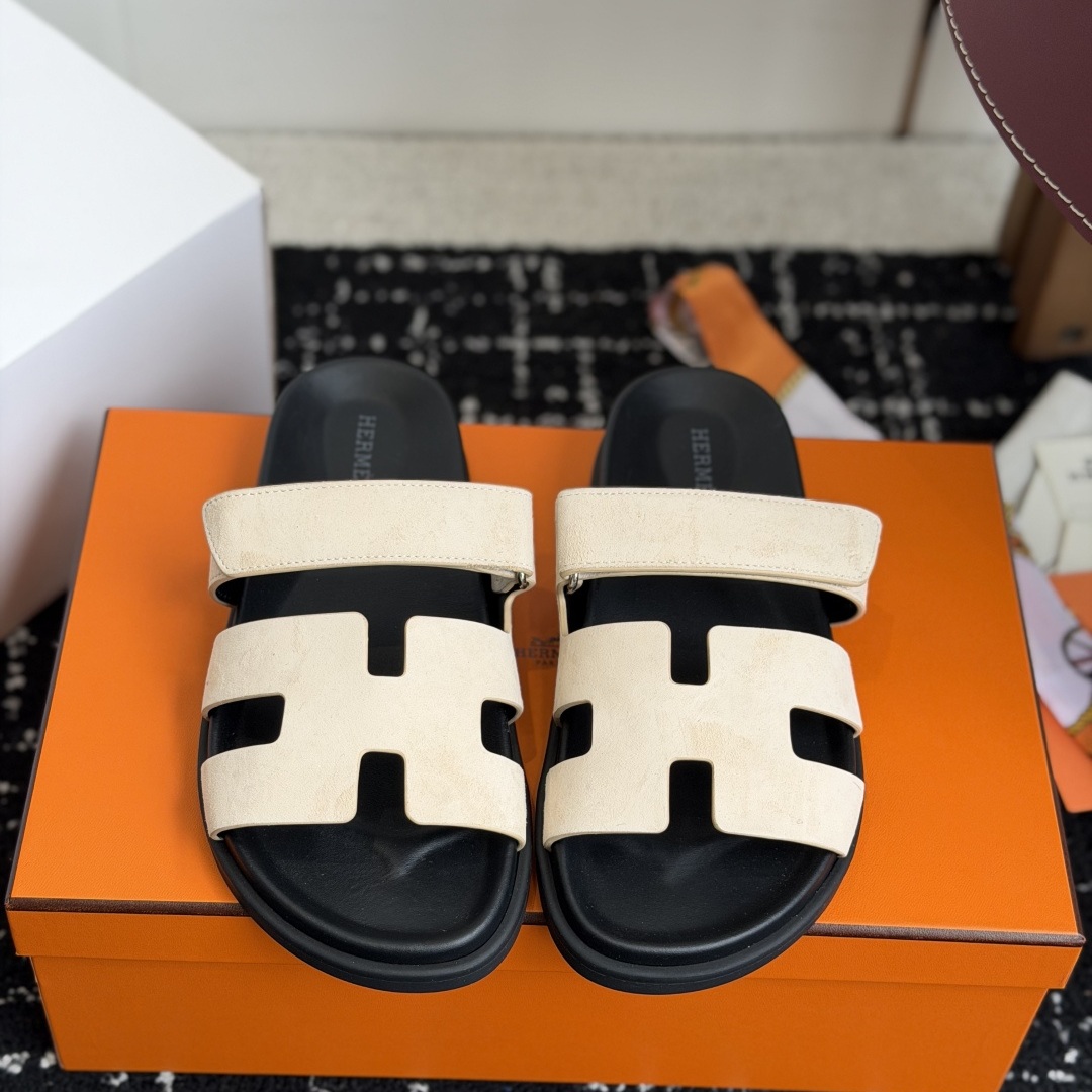 HERMES Elegant Strap Sandals, Premium Leather Upper with Open Toe and Molded Rubber Outsole Design
