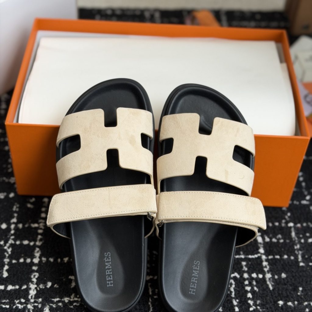 HERMES Elegant Strap Sandals, Premium Leather Upper with Open Toe and Molded Rubber Outsole Design