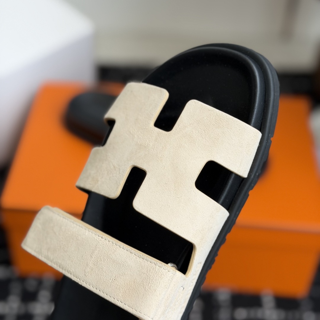 HERMES Elegant Strap Sandals, Premium Leather Upper with Open Toe and Molded Rubber Outsole Design