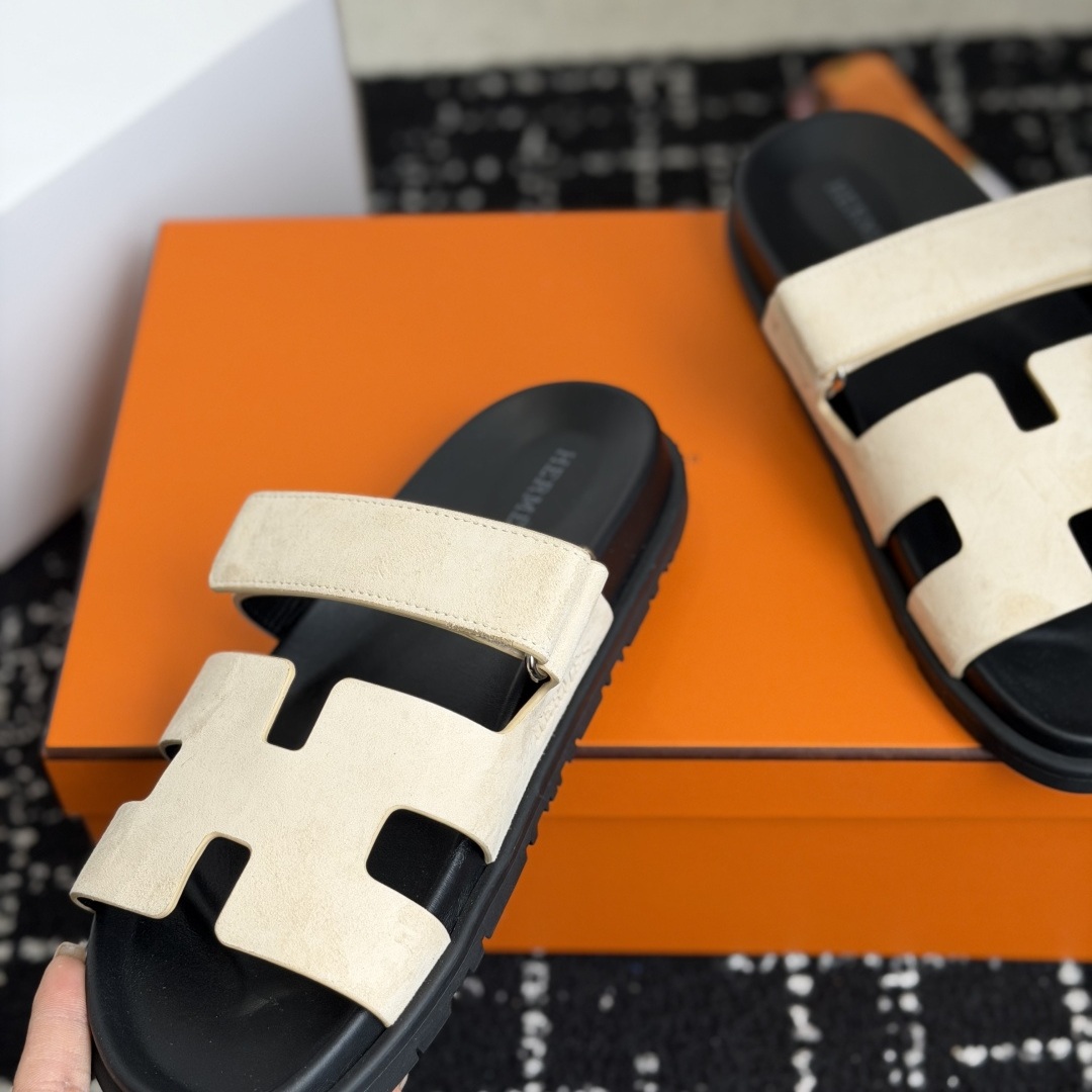 HERMES Elegant Strap Sandals, Premium Leather Upper with Open Toe and Molded Rubber Outsole Design