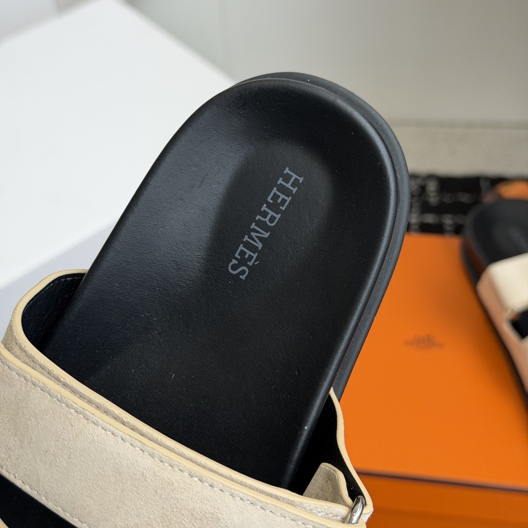HERMES Elegant Strap Sandals, Premium Leather Upper with Open Toe and Molded Rubber Outsole Design