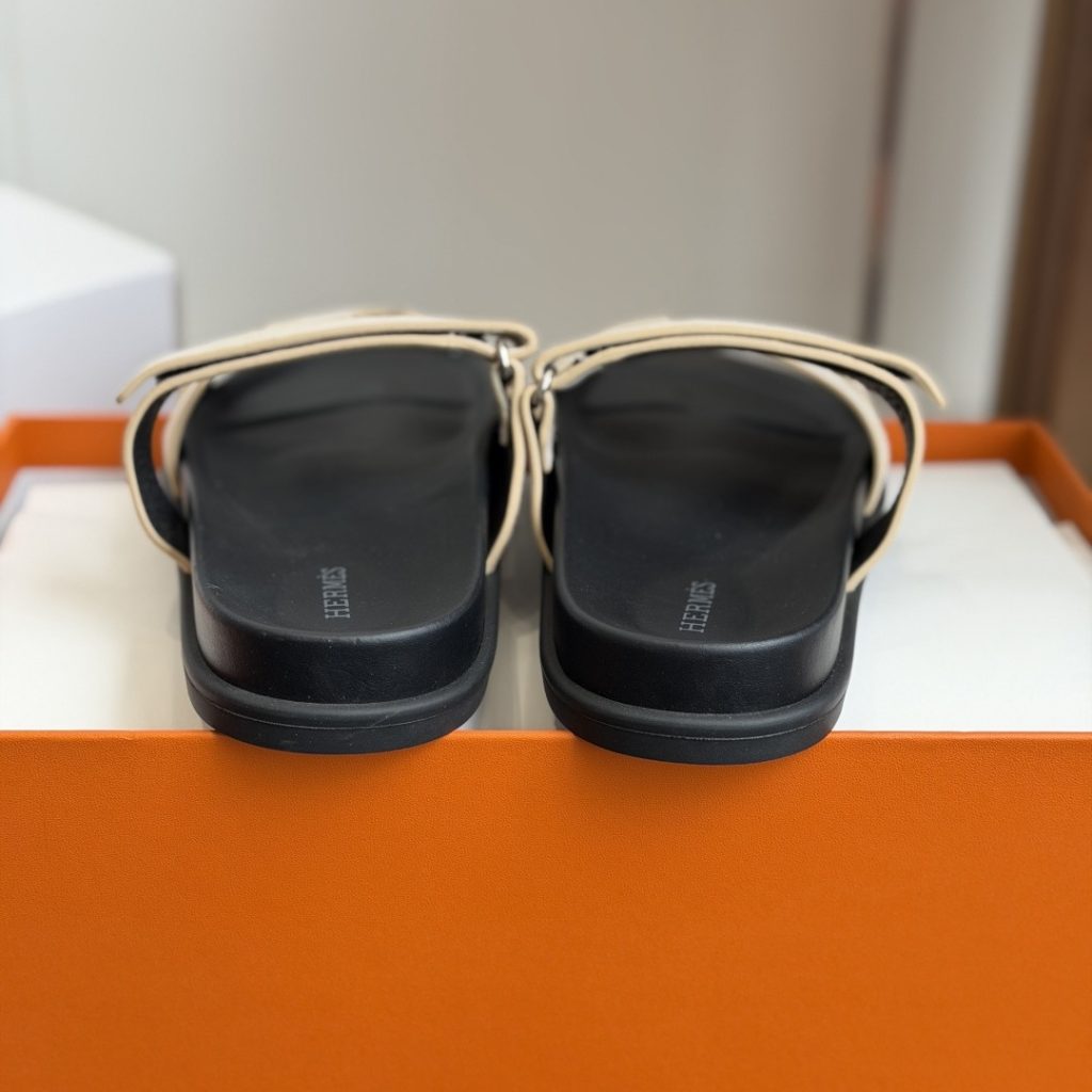 HERMES Elegant Strap Sandals, Premium Leather Upper with Open Toe and Molded Rubber Outsole Design