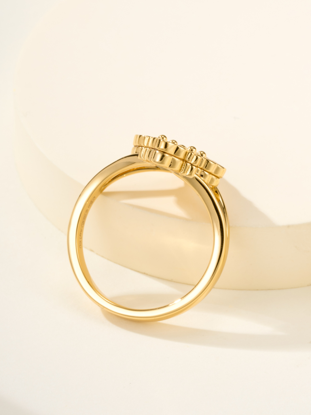 Buccellati Opera Tulle Ring Gold, White Mother-of-Pearl Flower motif, Opera Tulle filigree