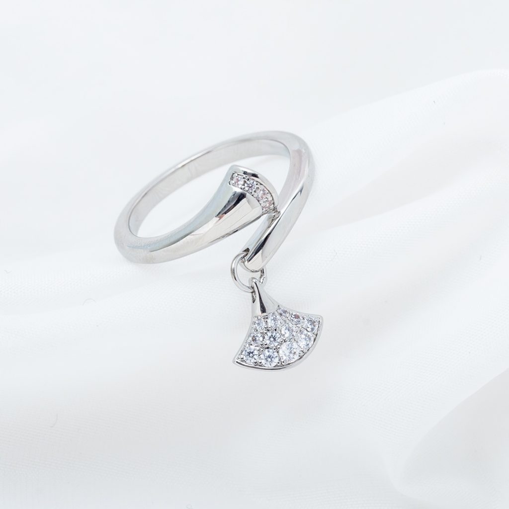 Bulgari Divas' Dream Ring Diamond Fan-shaped, Pendant