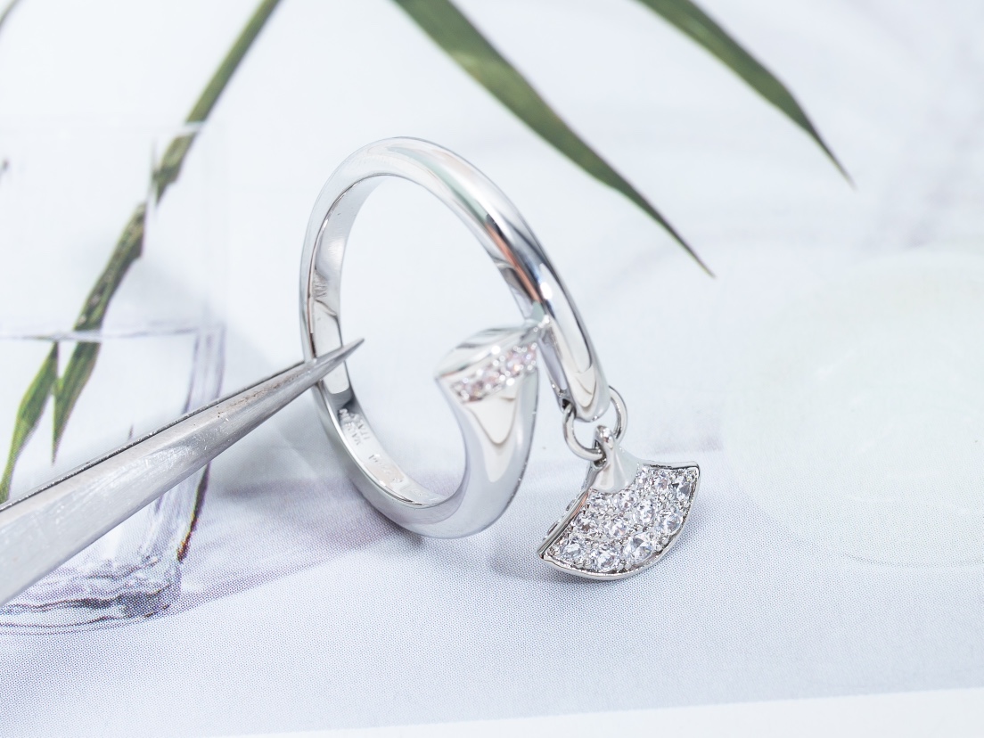 Bulgari Divas' Dream Ring Diamond Fan-shaped, Pendant