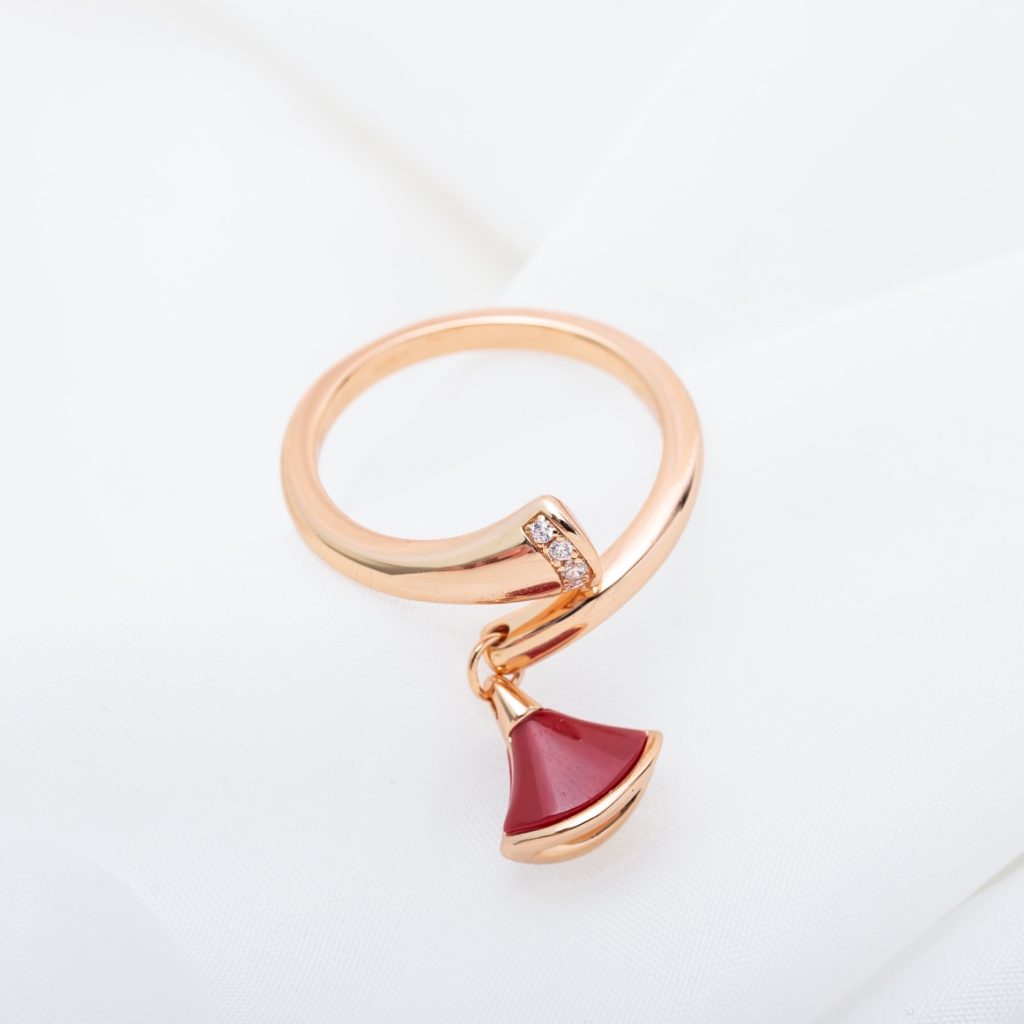 Bulgari Divas' Dream Ring Rose Gold, Diamond, Enamel Fan-shaped, Pendant