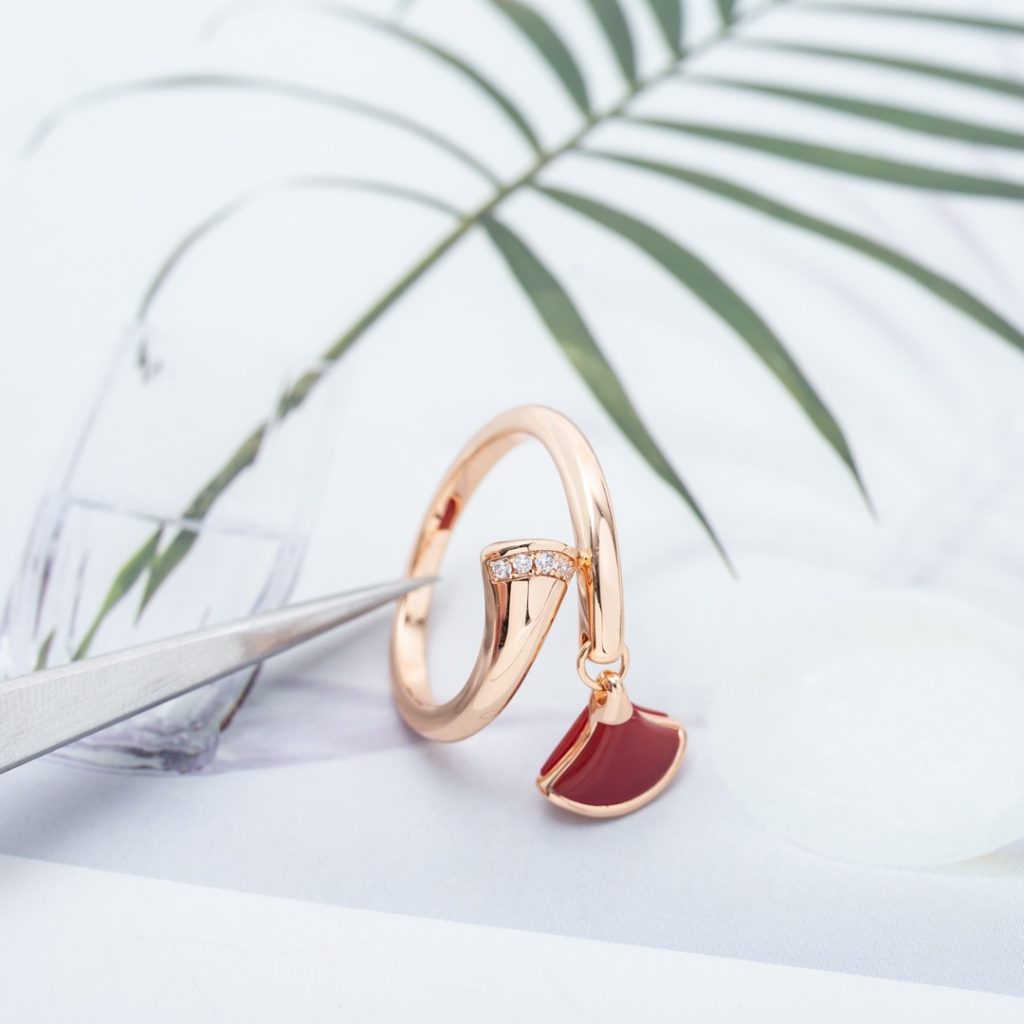 Bulgari Divas' Dream Ring Rose Gold, Diamond, Enamel Fan-shaped, Pendant