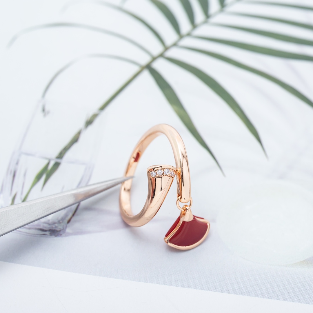 Bulgari Divas' Dream Ring Rose Gold, Diamond, Enamel Fan-shaped, Pendant