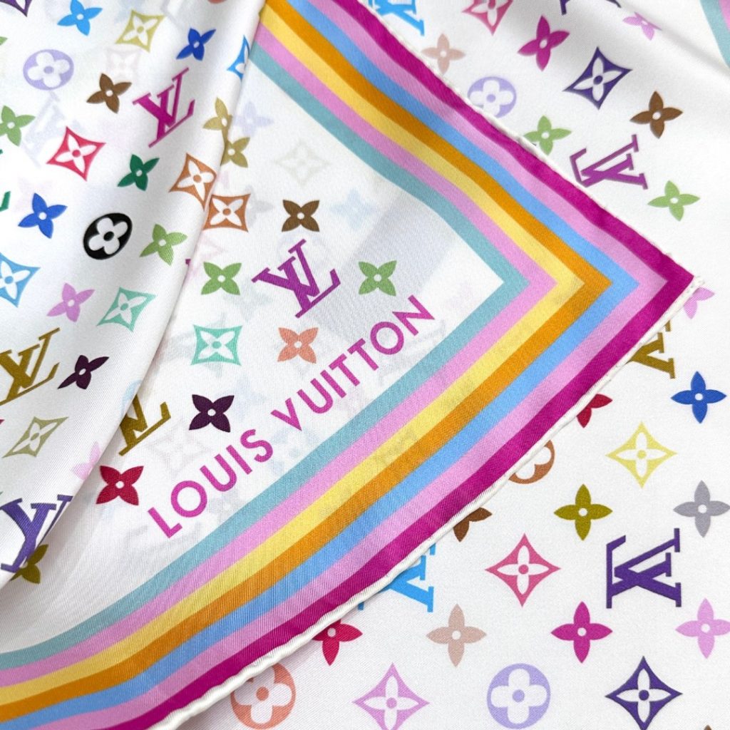 Louis Vuitton LV经典图案方形丝巾 彩虹色条纹镶边 颈部或腰部系带配饰