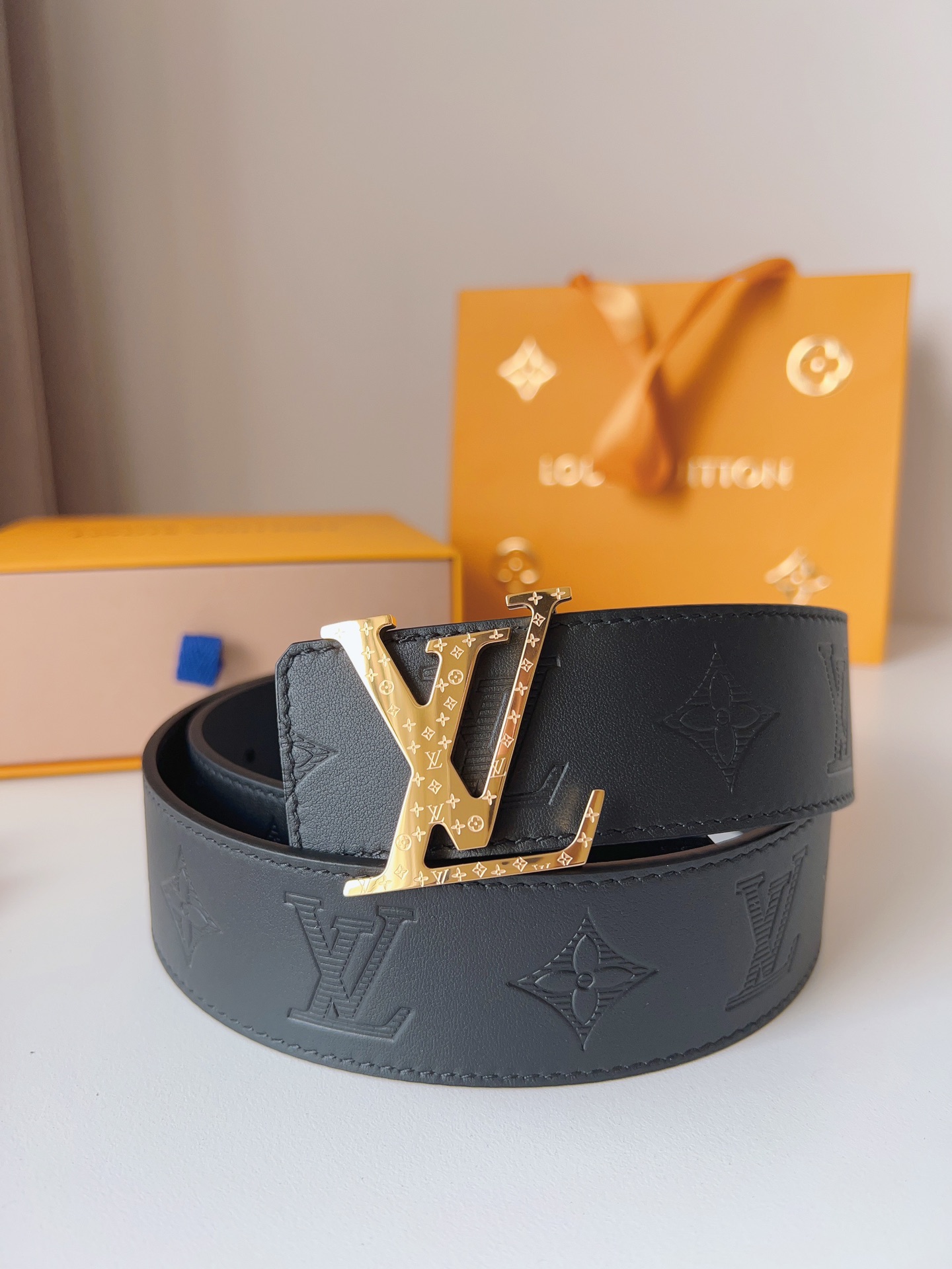 Louis Vuitton Belt Calfskin leather Monogram Eclipse reversible belt with gold-tone LV buckle