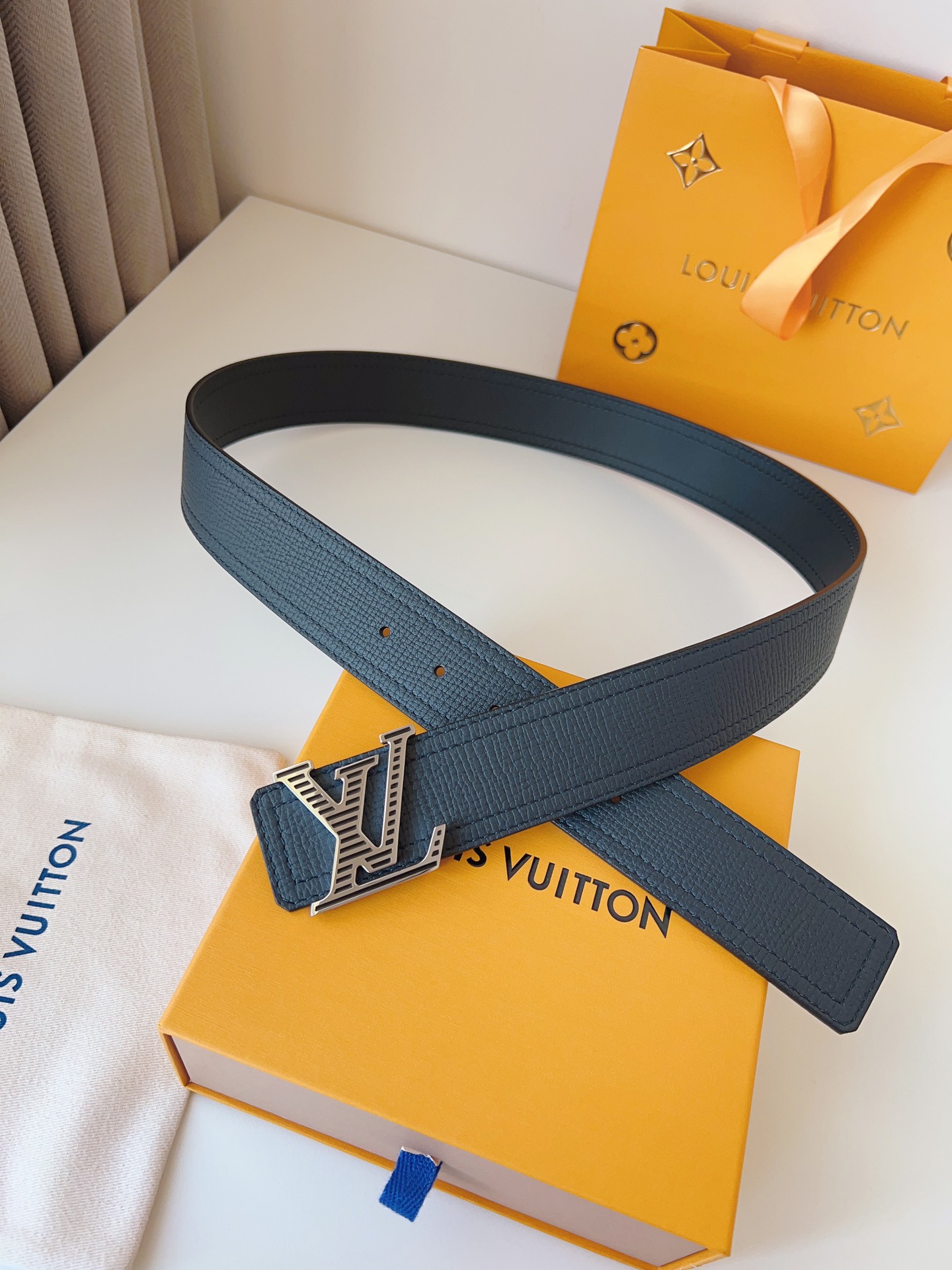 Louis Vuitton Belt Epi leather LV Monogram buckle belt Reversible belt