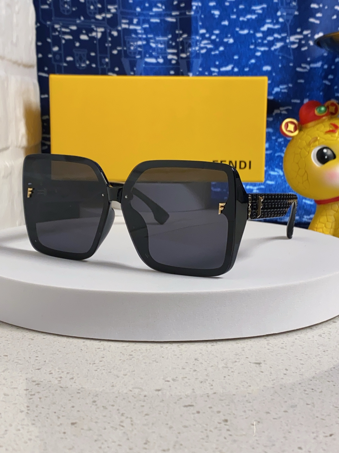 Fendi FF Logo Oversized Square Acetate Sunglasses Gold-tone Temple Logo