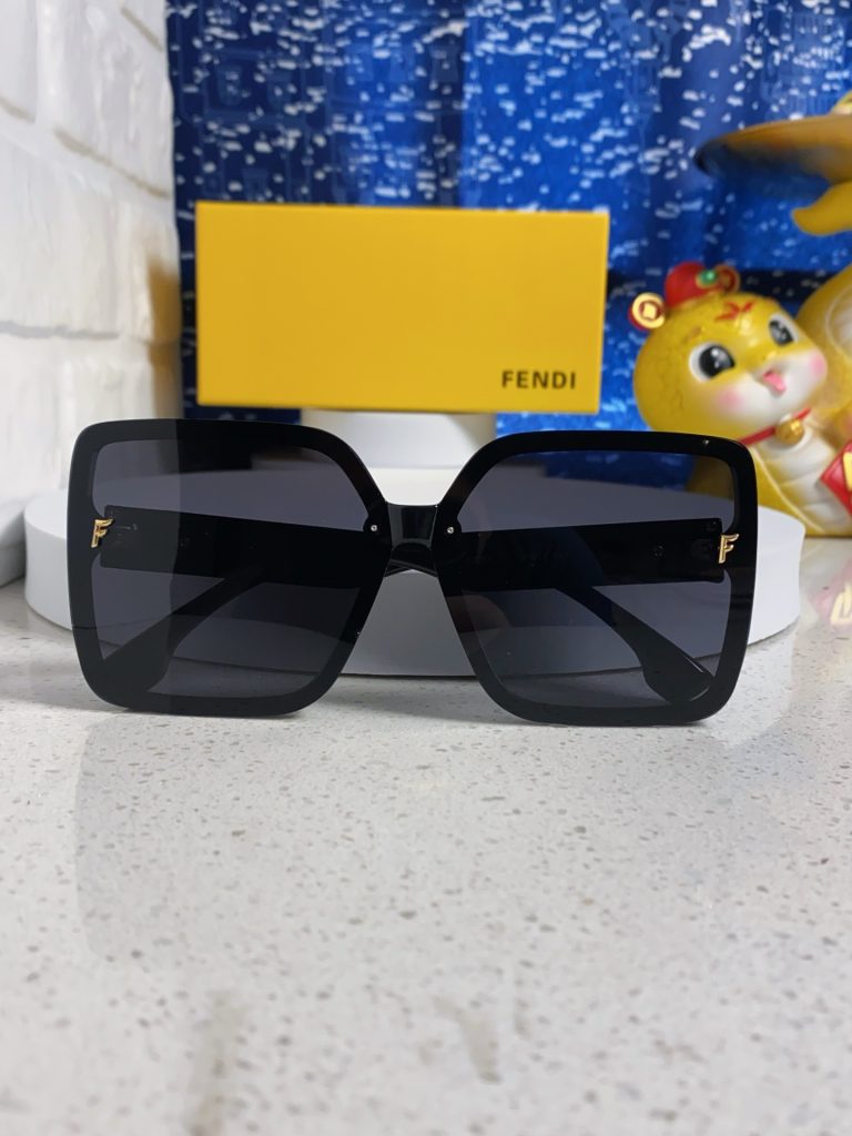 Fendi FF Logo Oversized Square Acetate Sunglasses Gold-tone Temple Logo