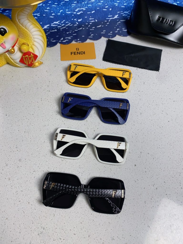 Fendi FF Logo Oversized Square Acetate Sunglasses Gold-tone Temple Logo