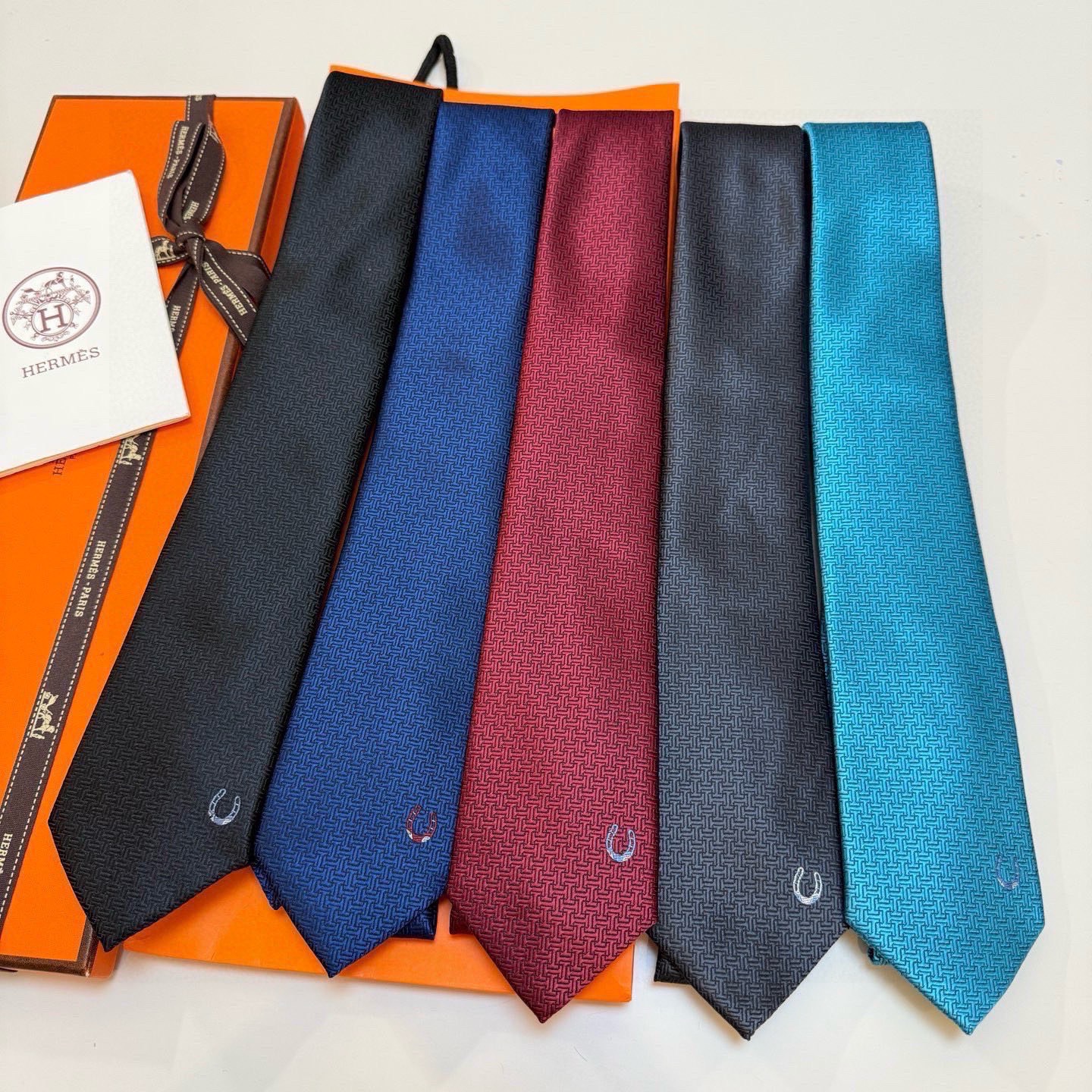 Hermes Unie Fer a Cheval Silk Tie Micro-patterned Weave Embroidered Horseshoe Motif