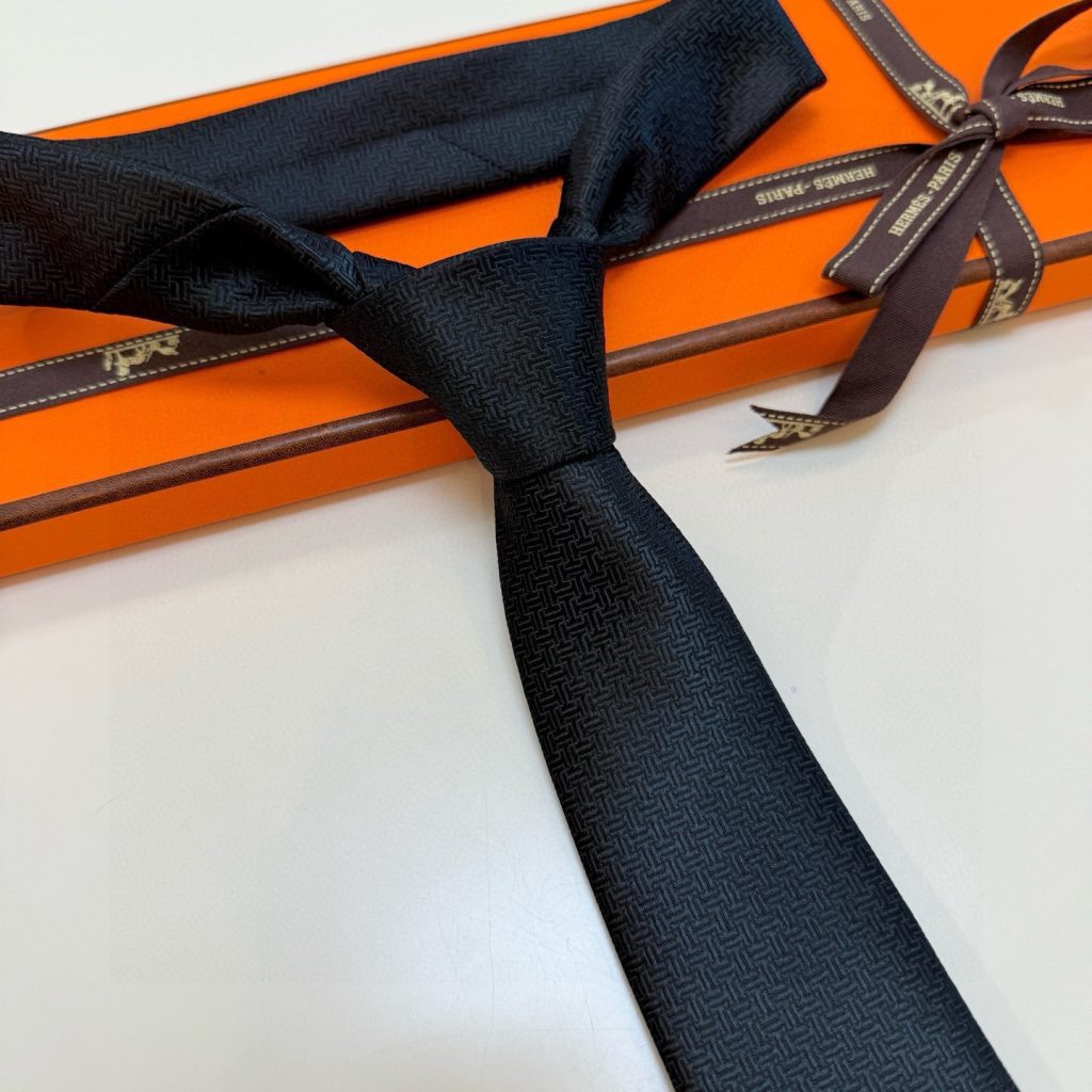 Hermes Unie Fer a Cheval Silk Tie Micro-patterned Weave Embroidered Horseshoe Motif