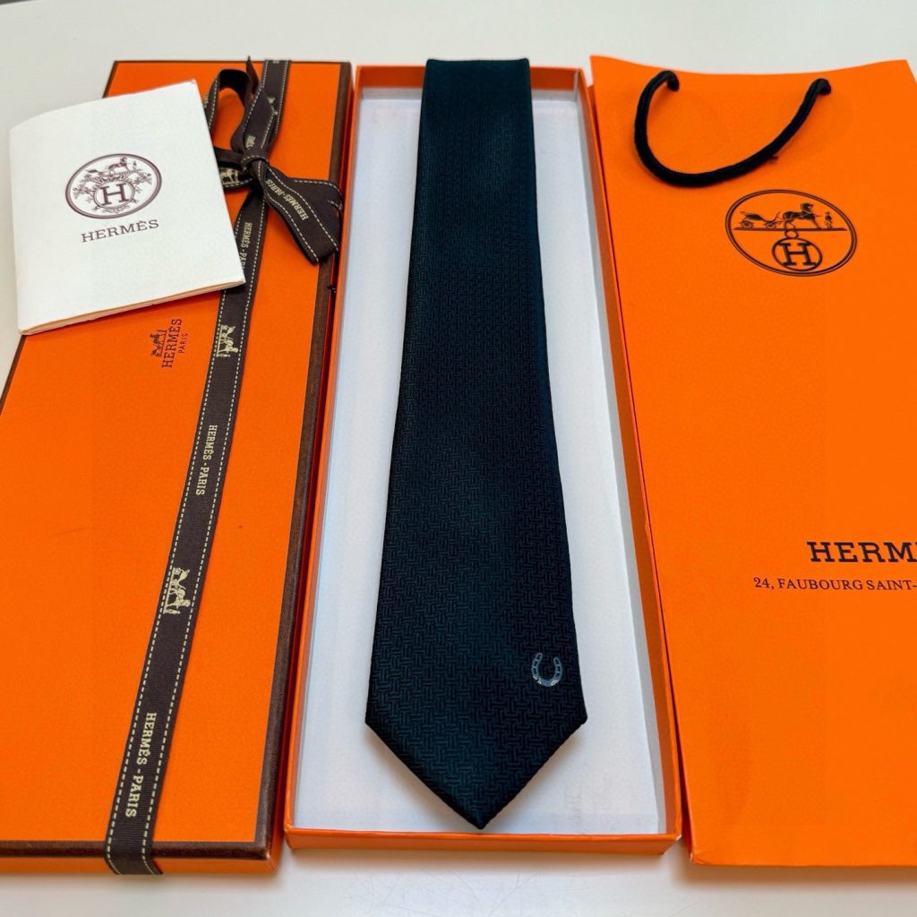 Hermes Unie Fer a Cheval Silk Tie Micro-patterned Weave Embroidered Horseshoe Motif