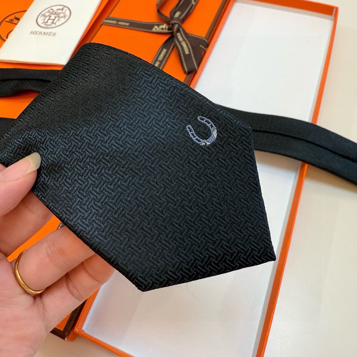Hermes Unie Fer a Cheval Silk Tie Micro-patterned Weave Embroidered Horseshoe Motif